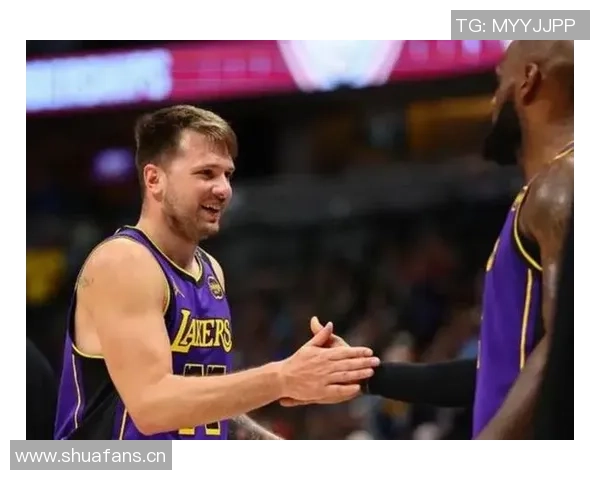 东契奇神勇表现三分球与突破上篮齐发力已砍下23分助球队争胜