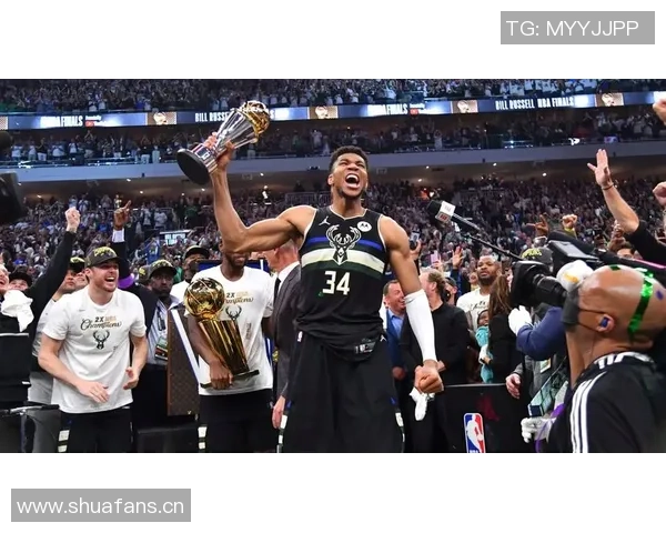 字母哥新赛季定妆照展现强大肌肉压迫感迎接生涯第13个赛季的挑战